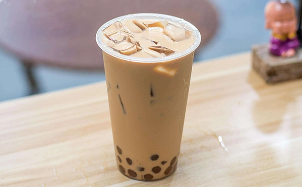 开奶茶店亏20几万了！暴利的奶茶为什么不赚钱了？