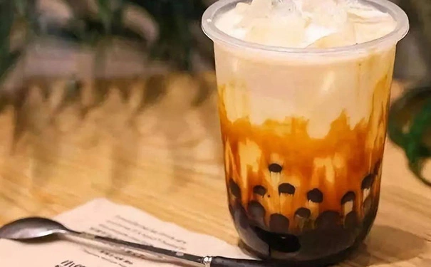十家奶茶店九家亏！论茶饮行业加盟的那些坑