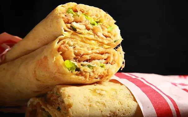 一家不正宗的煎饼店，顾客天天排队