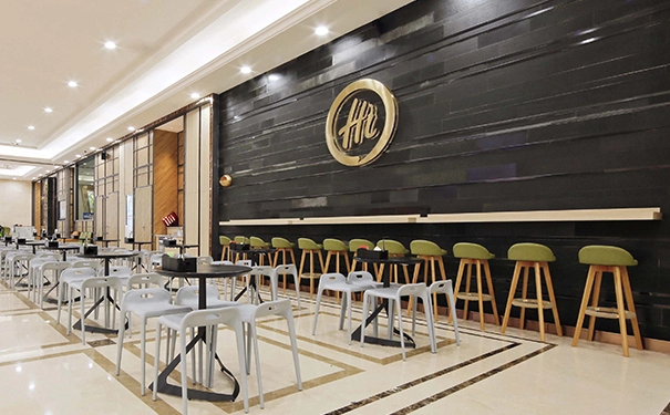 24年360家店，人类已经不能阻止海底捞了