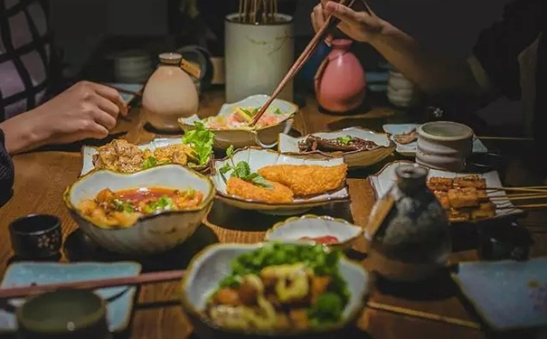 小酒馆模式火了，餐饮靠“吃吃+喝喝”怎么赚钱？