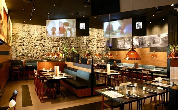 小本创业做餐饮，选择加盟还是自己单干？