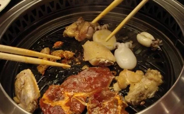 同样做生意，他卖的贵，生意也比你好！
