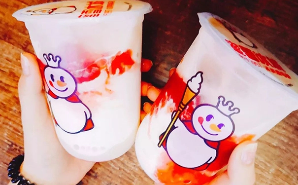 开蜜雪冰城一年纯收入多少？