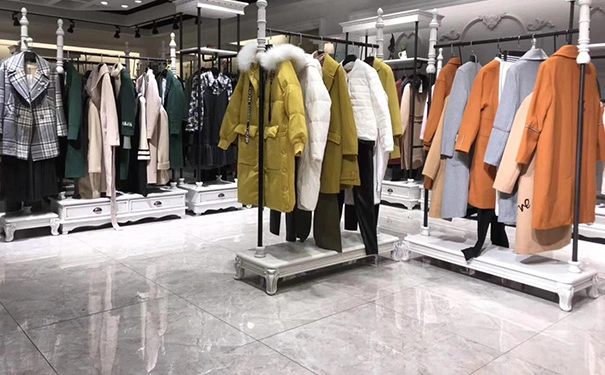 3万能开一个服装店吗？