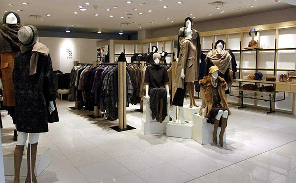 自己卖服装还是加盟店？有什么不同？
