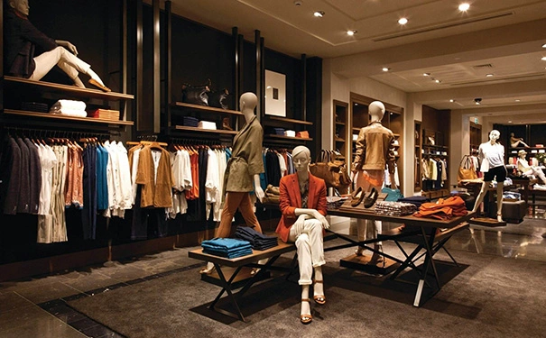 想加盟一个服装店需要了解什么？可以这样做！