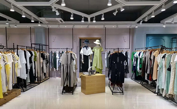 品牌服装加盟费一般是多少？贵不贵？
