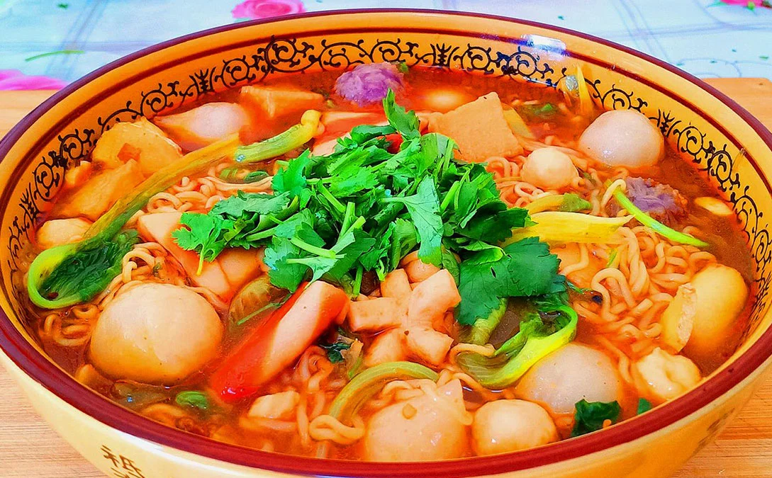 开一家四川麻辣烫加盟店多少钱？