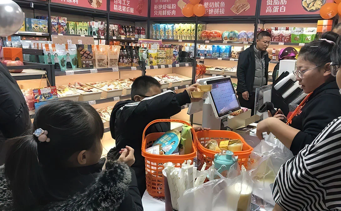 一扫光零食店加盟来说说，品牌零食店和传统零食店有什么不同？
