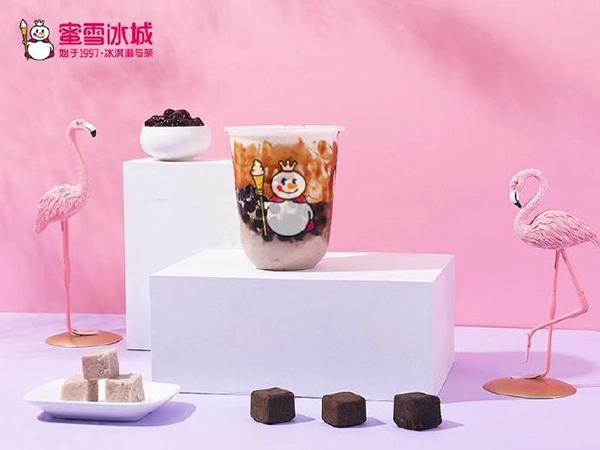 蜜雪冰城玩转型艺术咖啡空间
