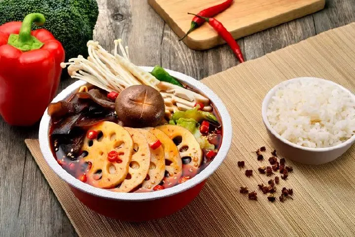 杨国福麻辣烫加盟费需要多少钱(泉州杨国福麻辣烫加盟费多少钱)