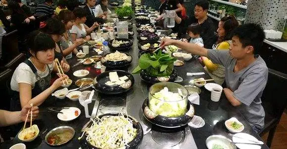 锅炫艺旋转火锅加盟条件 锅炫艺旋转火锅加盟条件